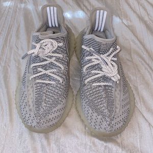 Adidas Yeezy Boost 350 V2
Static (Reflective)